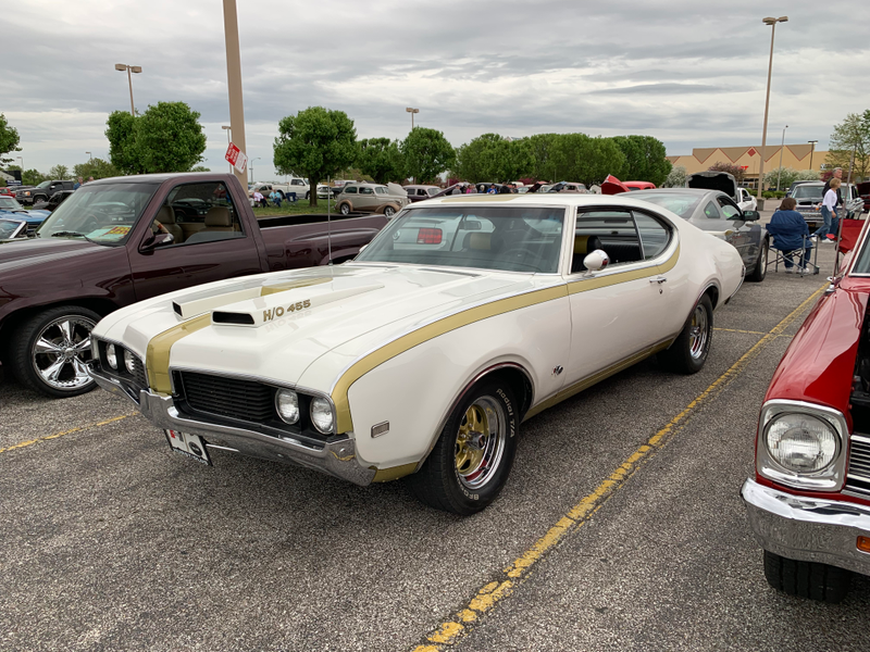 Illustration for article titled Last night’s cruise-in.